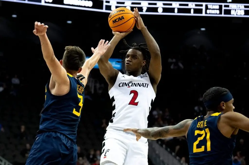 Cincinnati Bearcats vs Kansas Jayhawks: Men's Basketball Stats