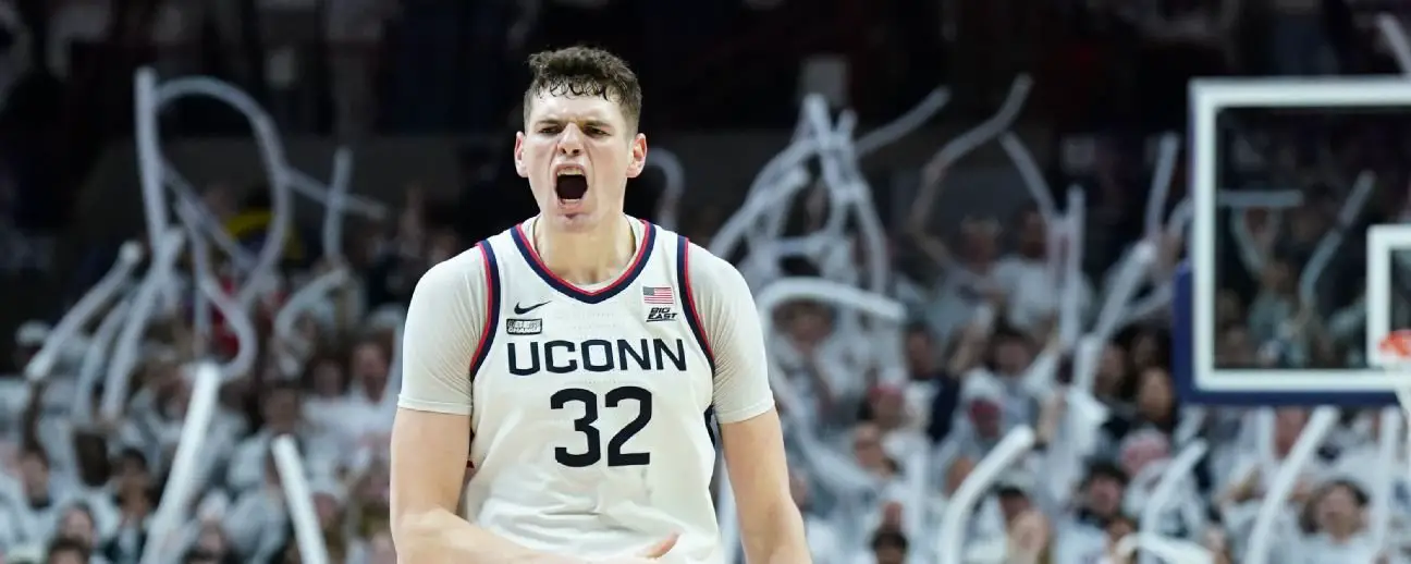 Louisville Cardinals vs UConn Huskies: Women's Basketball Stats