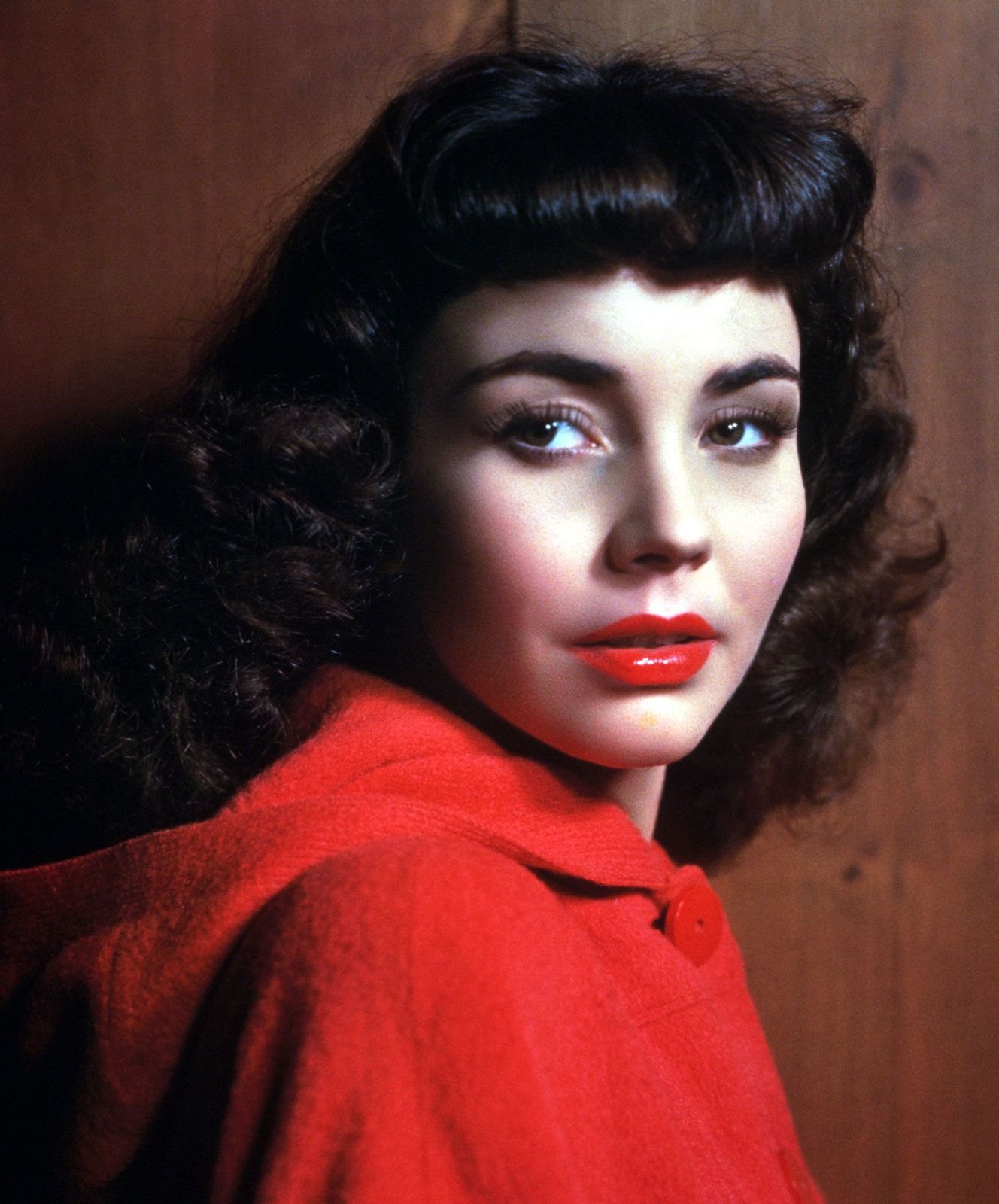 Jennifer Jones - Life History