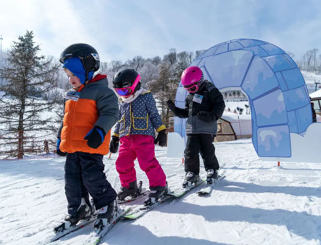 Snowboarding Accessories: Must-Haves for a Great Day on the Slopes