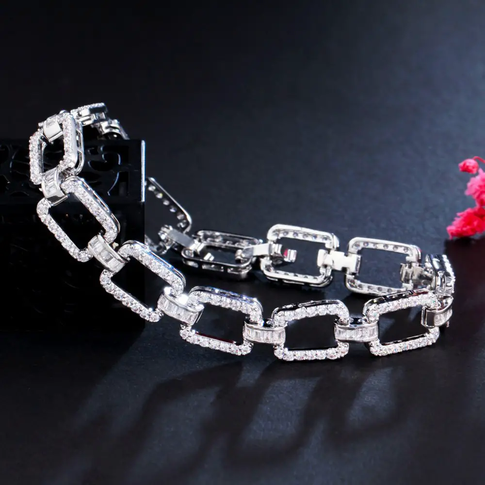 Silver Tennis Bracelet: Elegant Accessory Choices