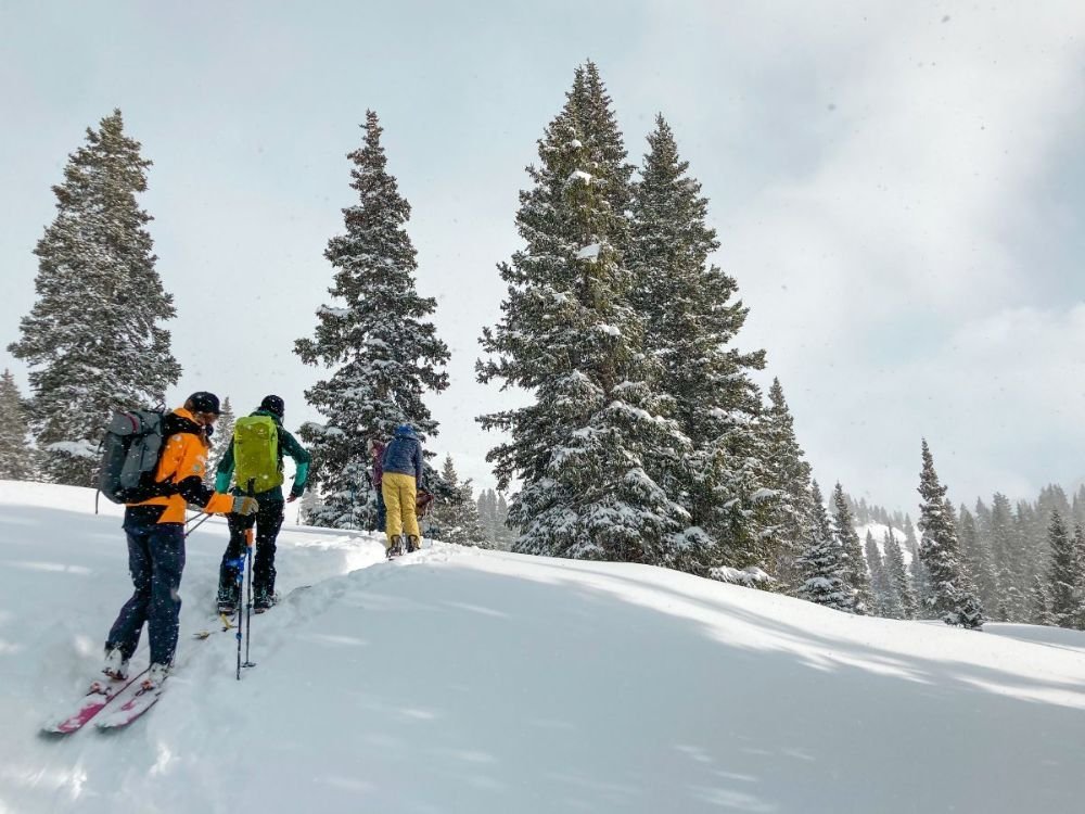 Skiing vs Snowboarding: A Side-by-Side Comparison